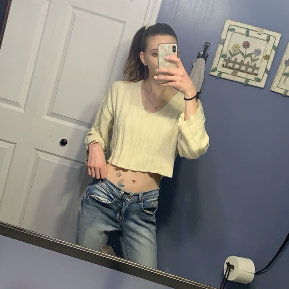 Urban Outfitters cream v neck ribbed long sleeve cropped sweater petite S - Picture 2 of 13